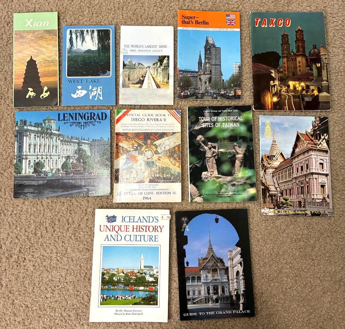 VTG World Tour Guides/Books Leningrad Iceland Xian Berlin Taiwan Mexico VTG World Tour Guides/Books Leningrad Iceland Xian Berlin Taiwan Mexico