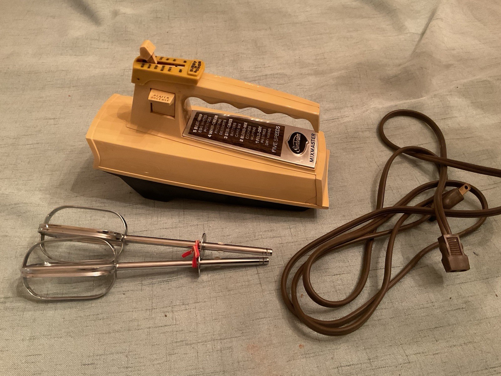 VINTAGE 1970’s Sunbeam Mixmaster Hand Mixer~*Burst of Power*~Harvest Gold VINTAGE 1970’s Sunbeam Mixmaster Hand Mixer~*Burst of Power*~Harvest Gold