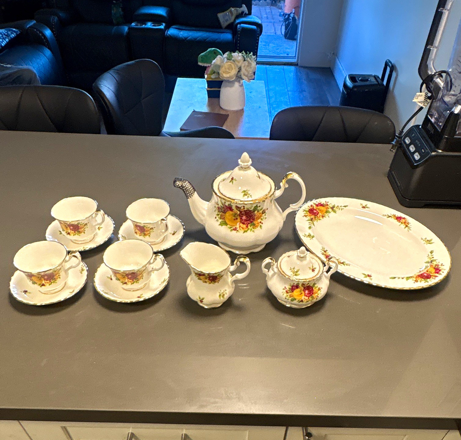 Royal Albert Old Country Roses Holiday 14pc Tea Set Teapot 4 Cups Saucers Royal Albert Old Country Roses Holiday 14pc Tea Set Teapot 4 Cups Saucers
