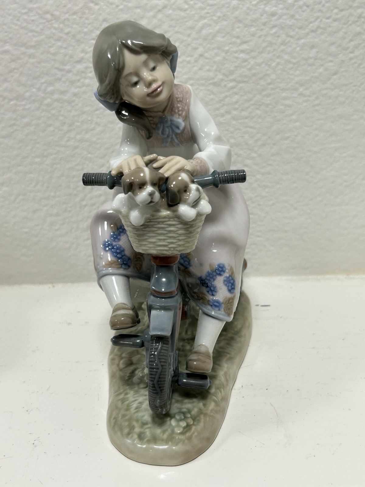 Lladro 5680 “Traveling in Style” Figurine – Girl on Tricycle w/ Puppies – No Box Lladro 5680 “Traveling in Style” Figurine – Girl on Tricycle w/ Puppies – No Box