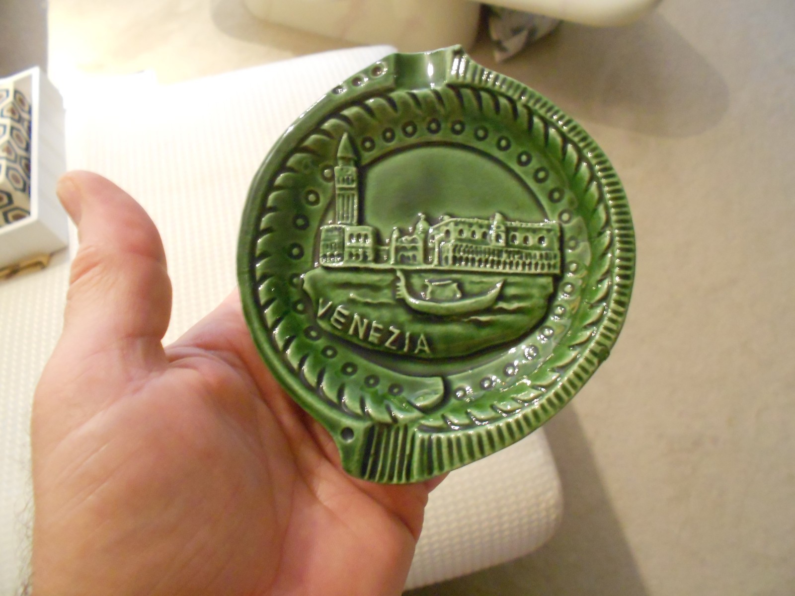 VINTAGE VENEZIA CERAMIC ASH TRAY VG+ 4 3/4 VINTAGE VENEZIA CERAMIC ASH TRAY VG+ 4 3/4