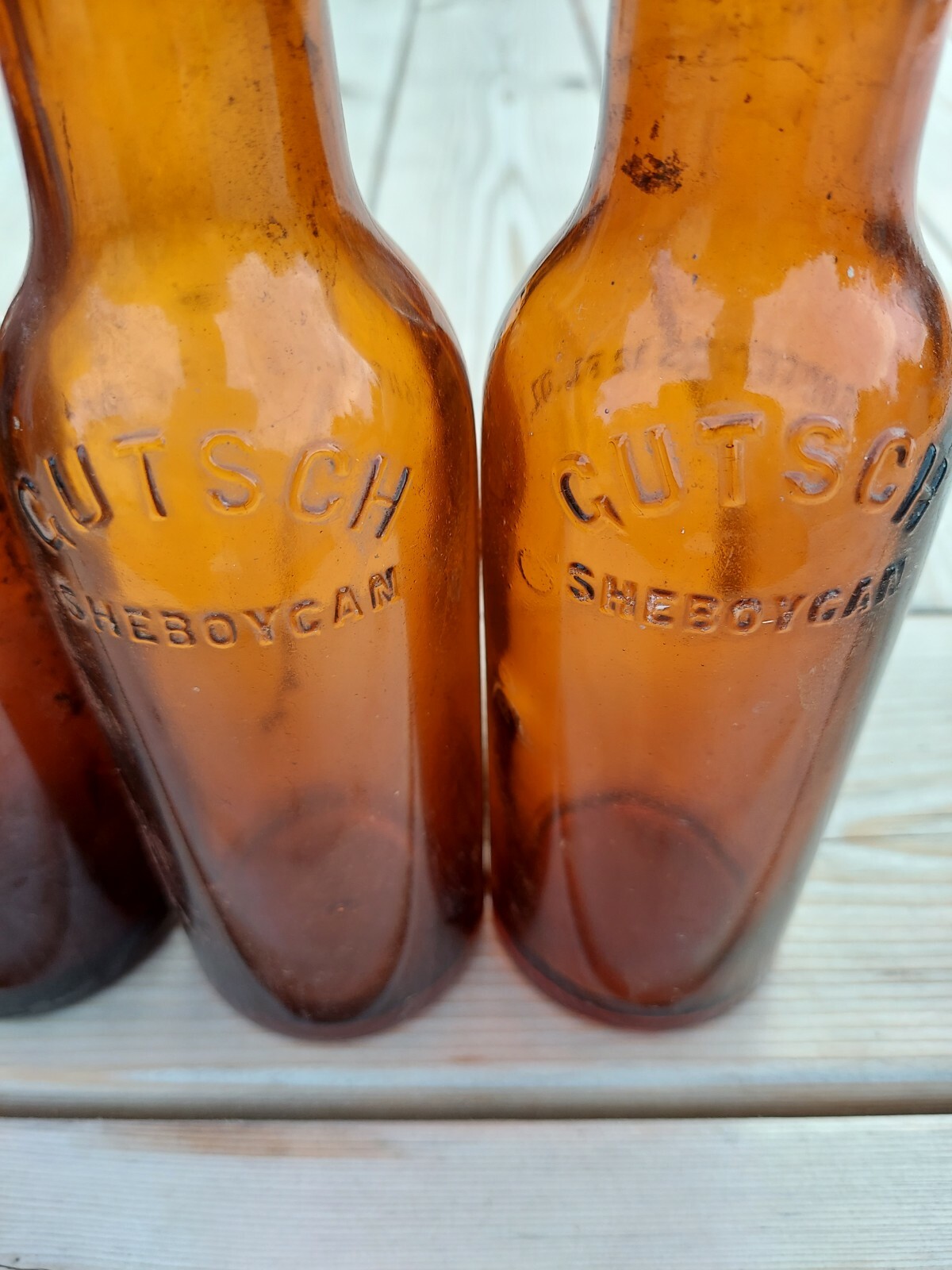 Gutsch Sheboygan Vintage Amber Glass 4 Beer Bottles Antique Bar Man Room Gutsch Sheboygan Vintage Amber Glass 4 Beer Bottles Antique Bar Man Room