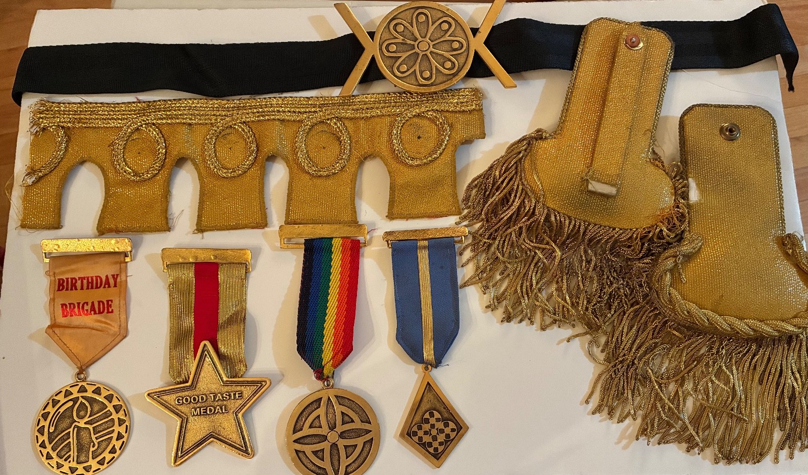 Vintage 1980\'s Major Magic\'s Major\'s Uniform Trims, Metals, Belt, Shoulder Pads Vintage 1980\'s Major Magic\'s Major\'s Uniform Trims, Metals, Belt, Shoulder Pads