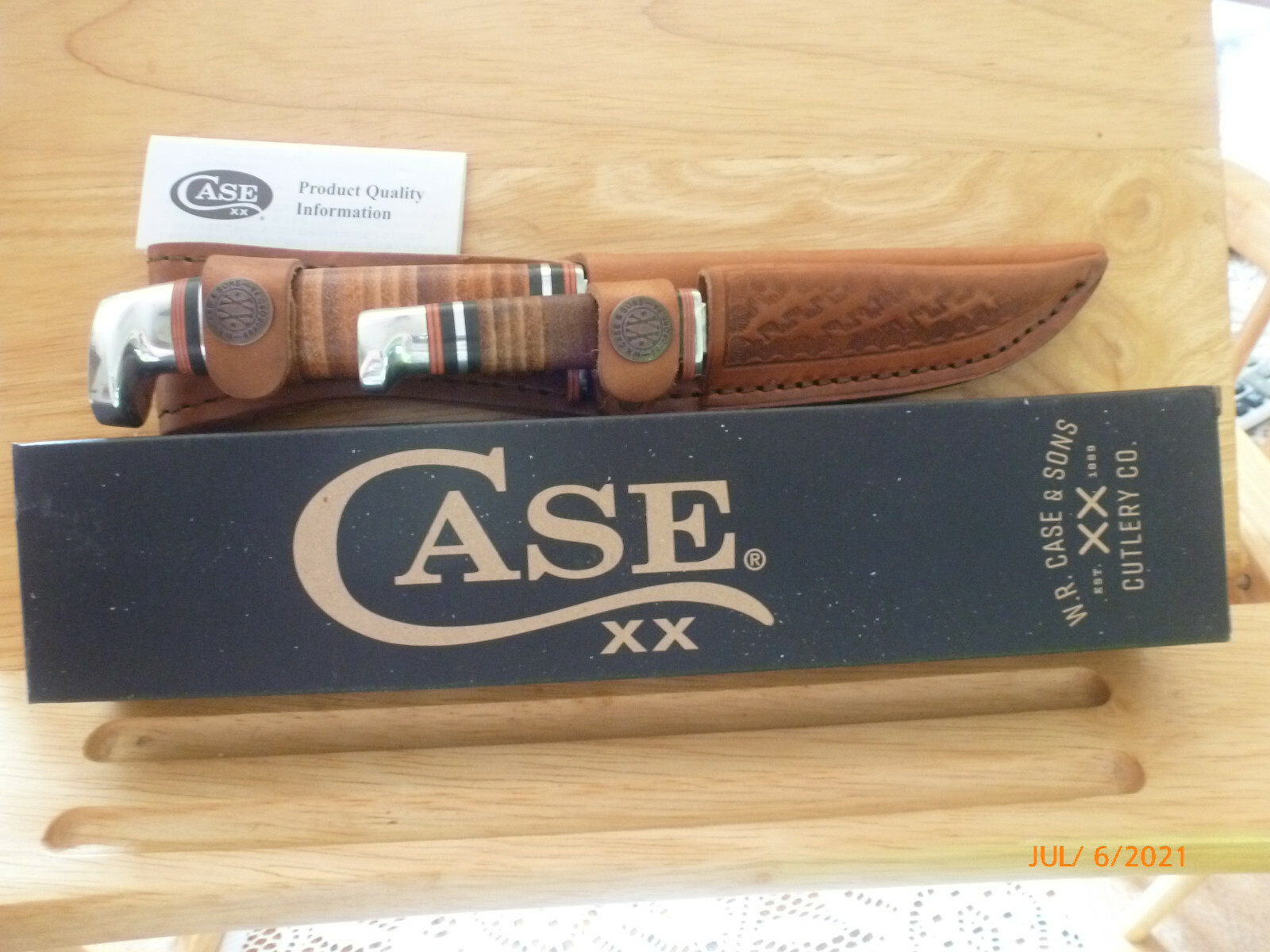 Case XX CA-372 Twin Finn 2-Piece Hunting Knife Set With Leather Sheath - New Case XX CA-372 Twin Finn 2-Piece Hunting Knife Set With Leather Sheath - New