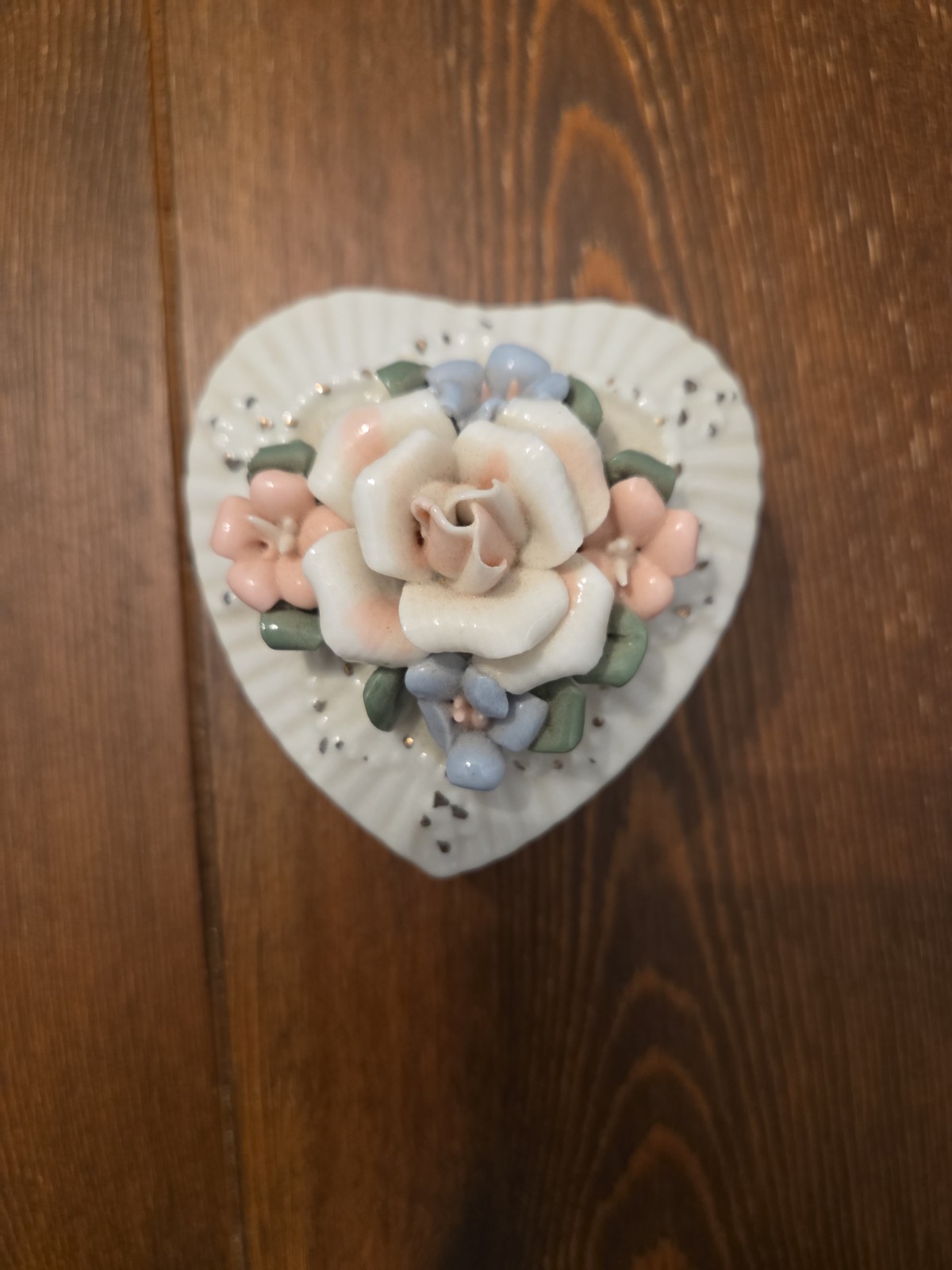 Vintage Badcock Home Furnishings Porcelain Heart Trinket Box 3D Floral Lidded Vintage Badcock Home Furnishings Porcelain Heart Trinket Box 3D Floral Lidded