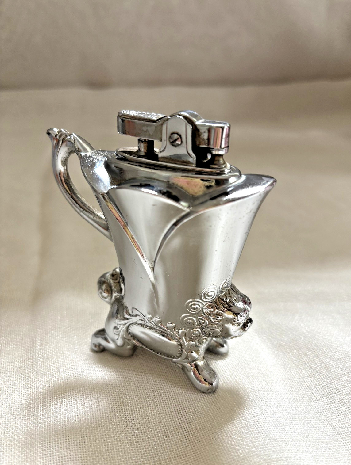 Vintage Mid Century Asian Lion Design Table Lighter Chrome 9.5mH Stamped Japan Vintage Mid Century Asian Lion Design Table Lighter Chrome 9.5mH Stamped Japan