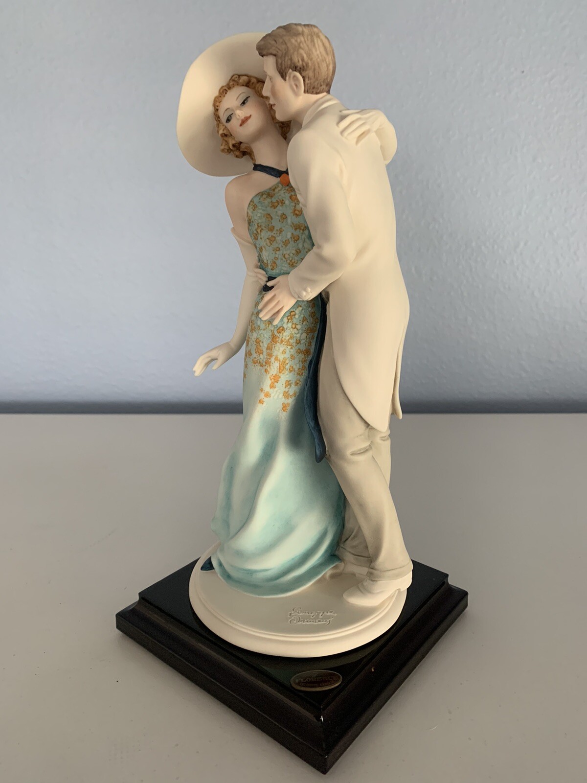 GIUSEPPE ARMANI FIGURINE “STOLEN KISS” 1550C 10” TALL In Original Packaging GIUSEPPE ARMANI FIGURINE “STOLEN KISS” 1550C 10” TALL In Original Packaging