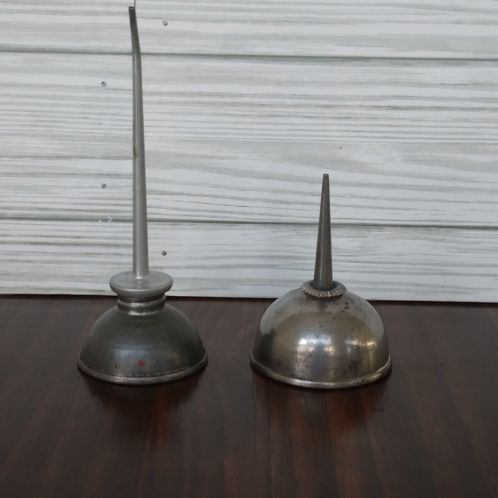 2 NICE OLD VINTAGE SEWING MACHINE OIL CAN OILER SINGER & UNMARKED 2 NICE OLD VINTAGE SEWING MACHINE OIL CAN OILER SINGER & UNMARKED