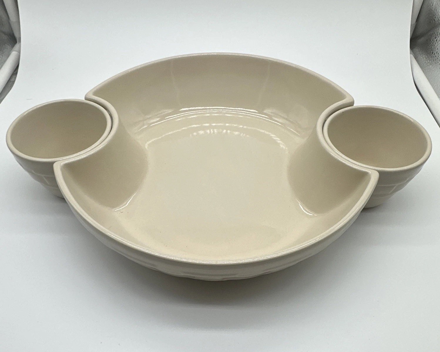 Still In The Box π¦ Longaberger Chip and Dip Bowl (3-piece) in Ivory π€ Still In The Box π¦ Longaberger Chip and Dip Bowl (3-piece) in Ivory π€