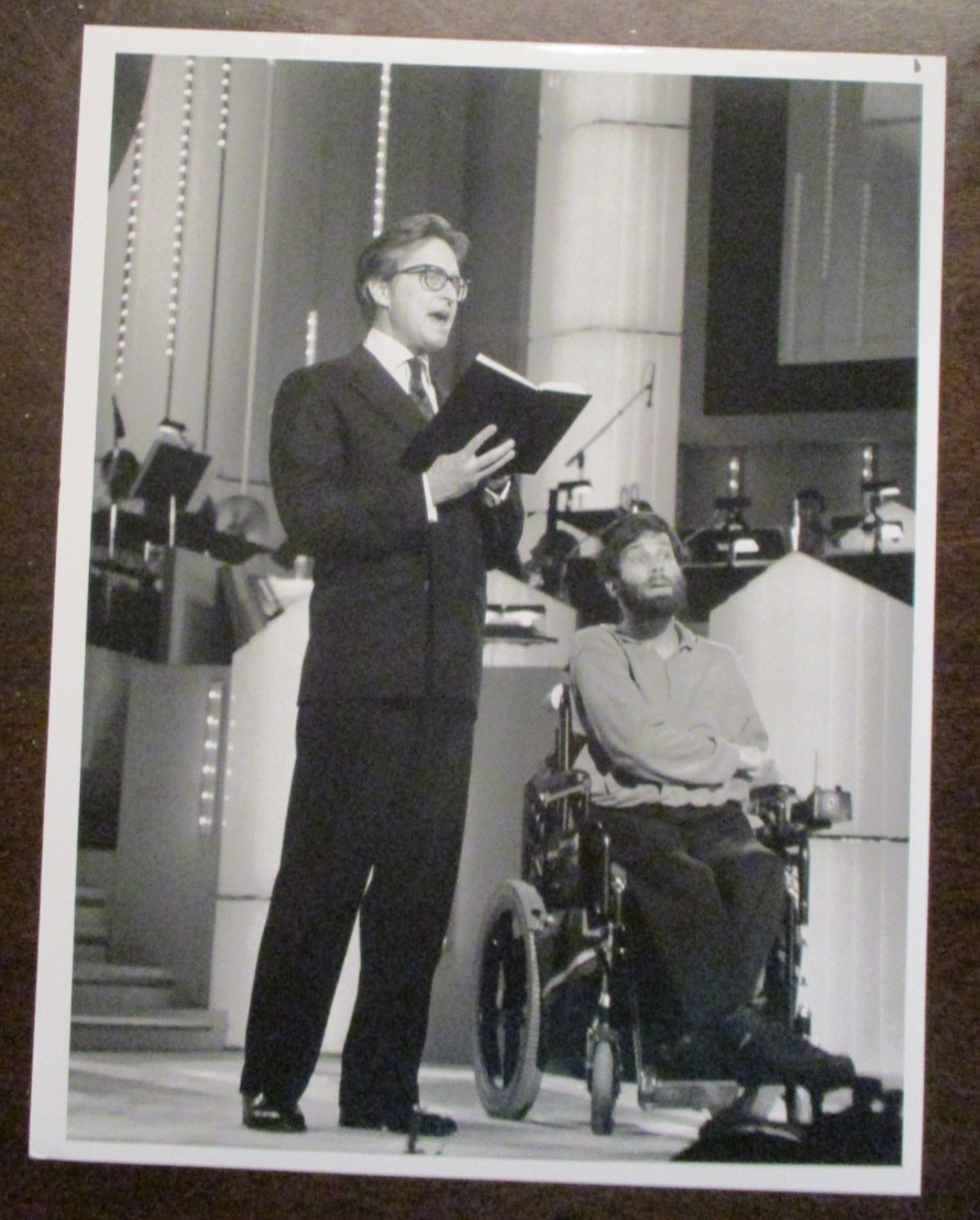 PRESS PROMO PHOTO MICHAEL DOUGLAS INTERNATIONAL VERY SPECIAL ARTS FESTIVAL Z896 PRESS PROMO PHOTO MICHAEL DOUGLAS INTERNATIONAL VERY SPECIAL ARTS FESTIVAL Z896