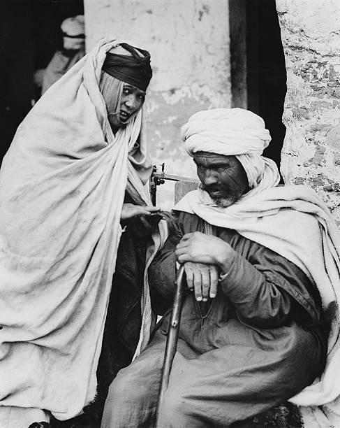 Biskra North Africa a fortune teller predicts the future of a man - Old Photo Biskra North Africa a fortune teller predicts the future of a man - Old Photo