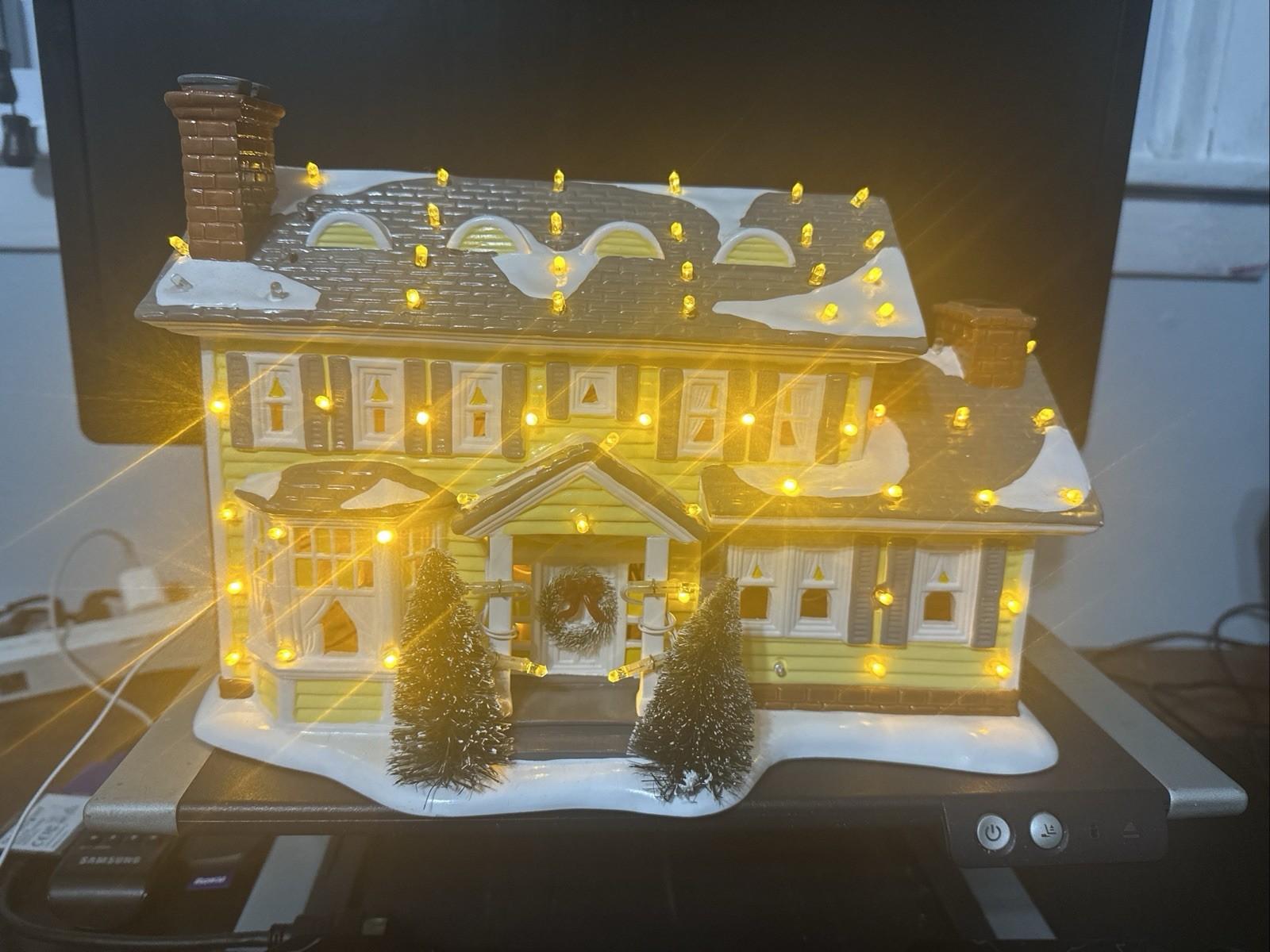 Department 56 Damaged - The Griswold Holiday House No Box Or Best Offer Department 56 Damaged - The Griswold Holiday House No Box Or Best Offer