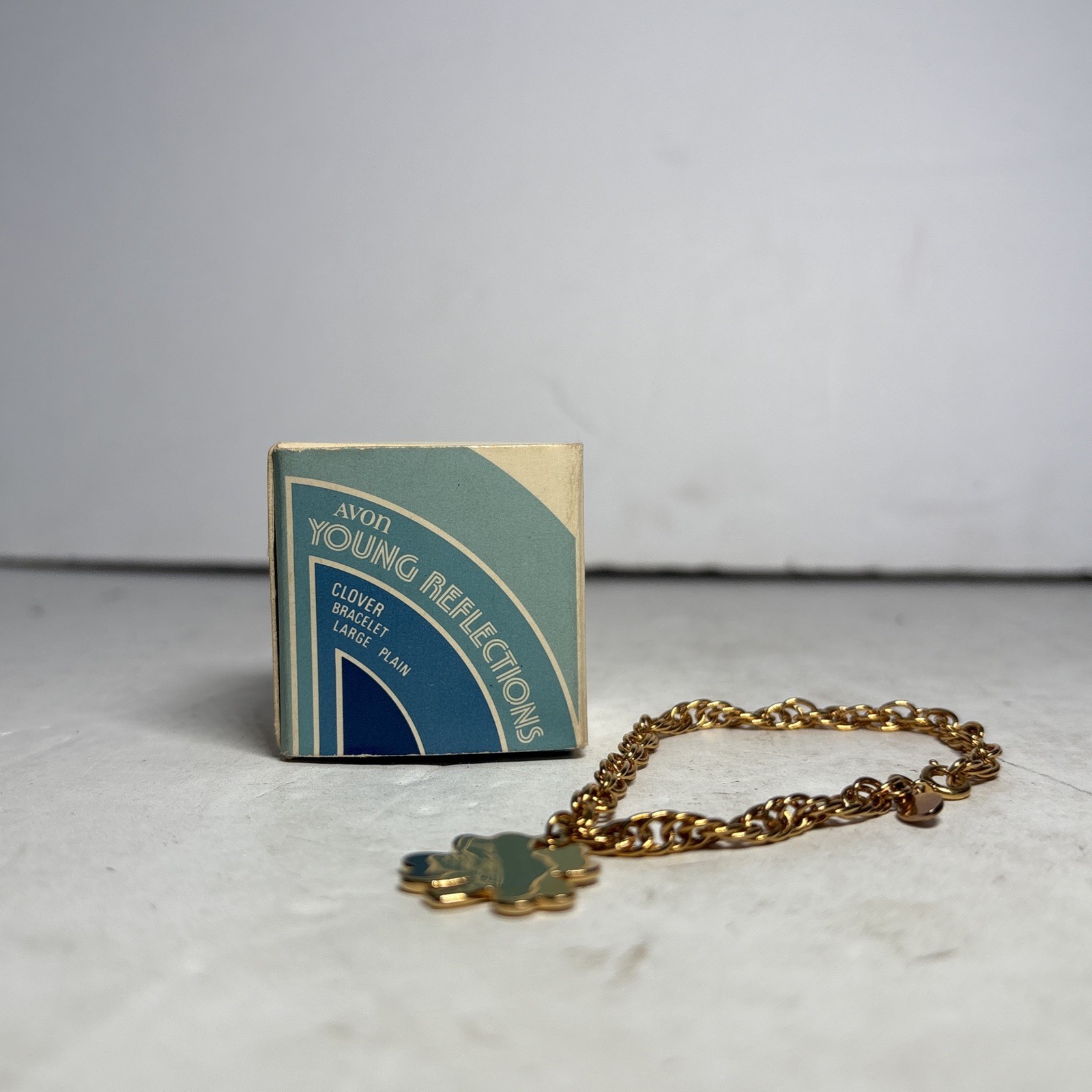 1981 Avon Young Reflections Clover Bracelet Plain Large Golden NIB NOS 1981 Avon Young Reflections Clover Bracelet Plain Large Golden NIB NOS