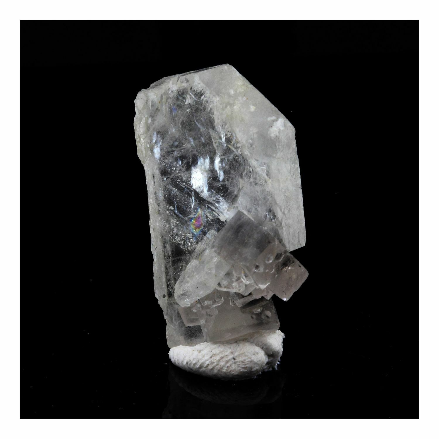 Fluorite + Baryte. 24.5 Ct. Fontsante Mine, Var, France. Fluorite + Baryte. 24.5 Ct. Fontsante Mine, Var, France.