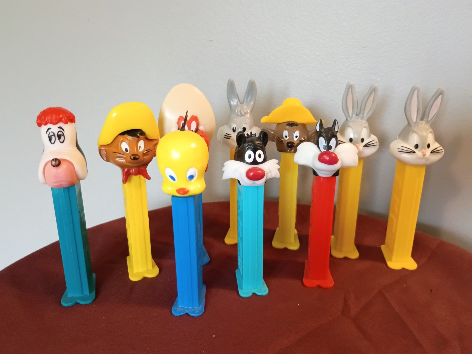 Set of 10 assorted Looney Tunes Bugs Bunny PEZ dispensers, see pictures, EXC.