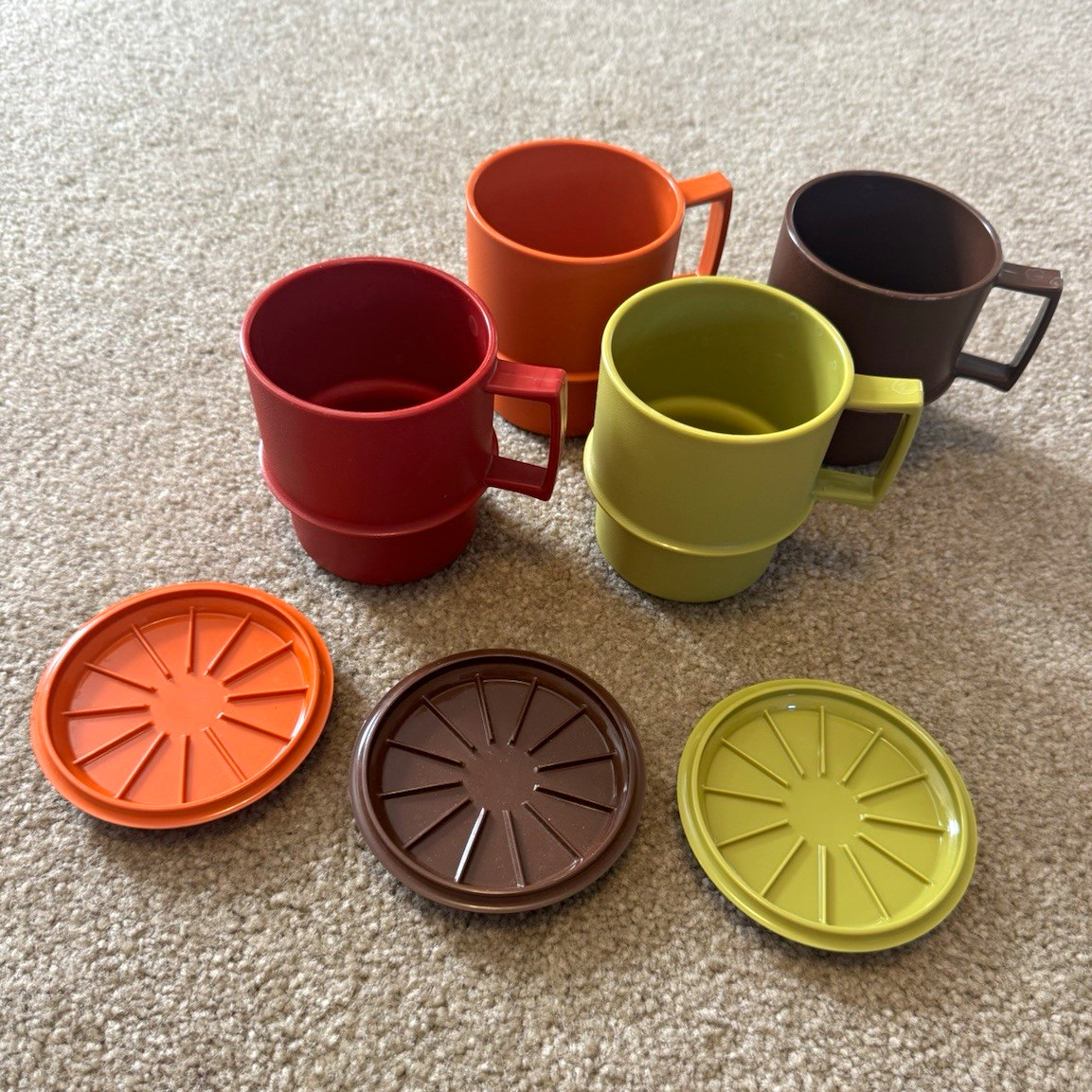 Vintage 1970s Tupperware Stackable Coffee Cups / Mugs & Lids - Set of 4