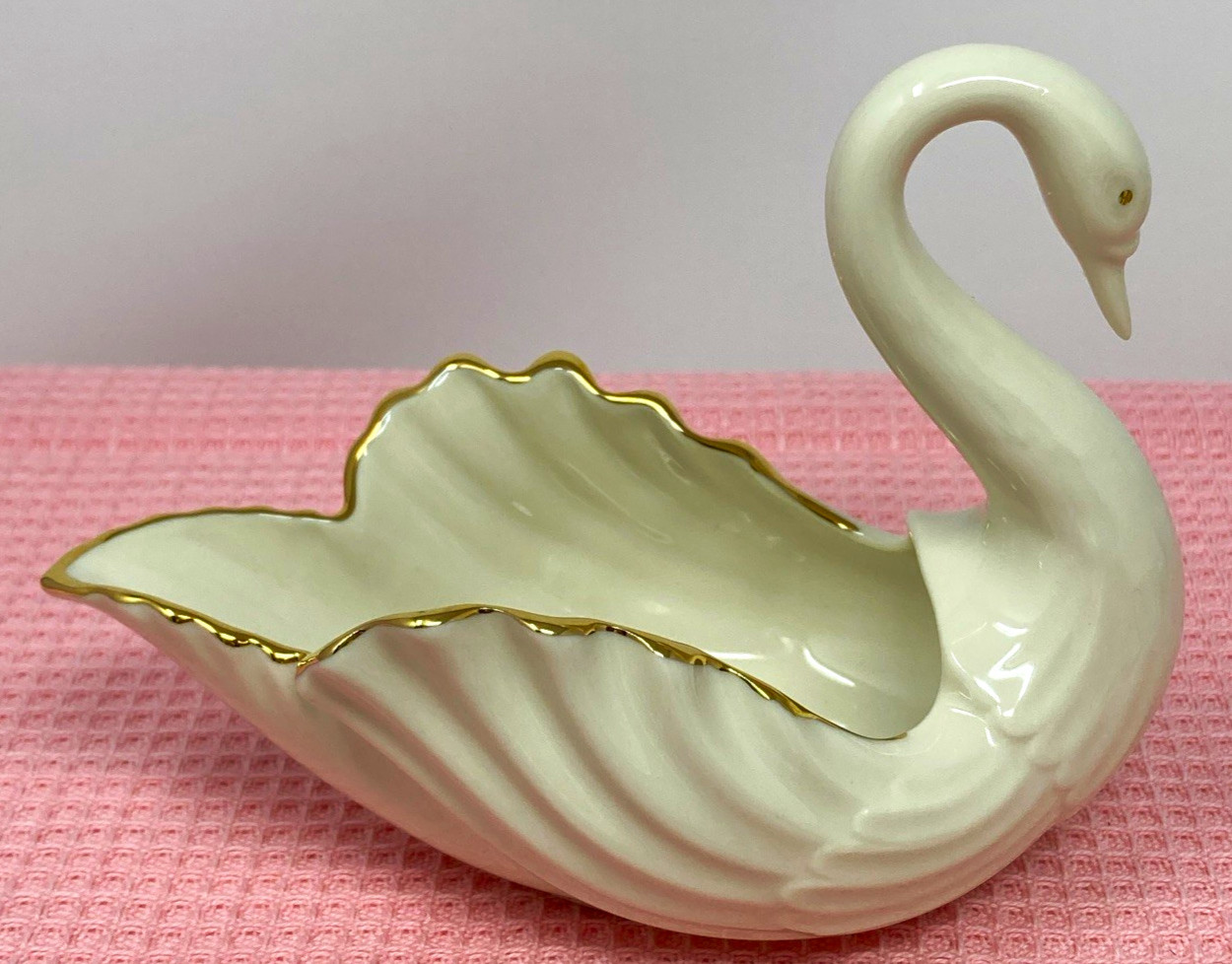 Lenox 120th Anniversary Collection Porcelain Swan 24K gold accent Figurine #908 Lenox 120th Anniversary Collection Porcelain Swan 24K gold accent Figurine #908