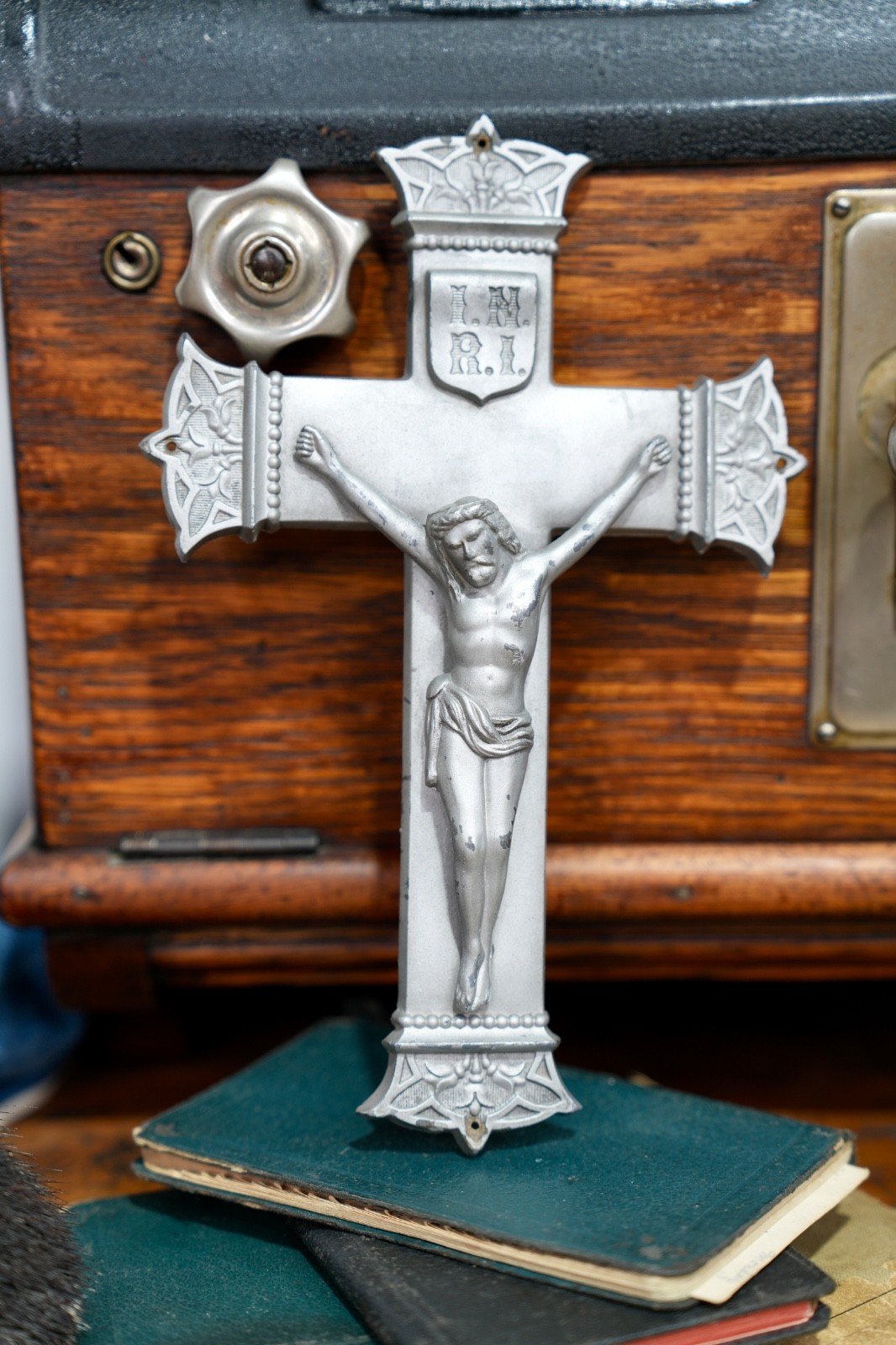 Vintage Antique Ornate Wall Crucifix INRI Metal Neo Gothic Religious Cross Vintage Antique Ornate Wall Crucifix INRI Metal Neo Gothic Religious Cross