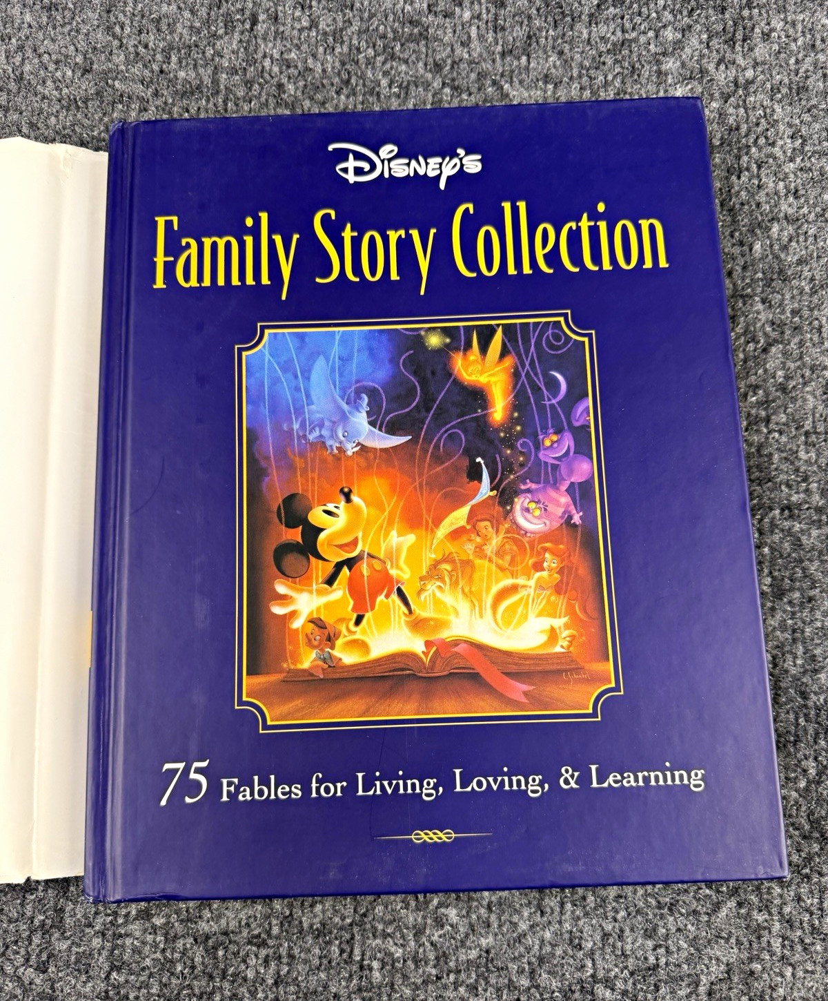 Vintage 1998 Disney's Family Story Collection 75 Fables Hardcover w/ Dust Jacket