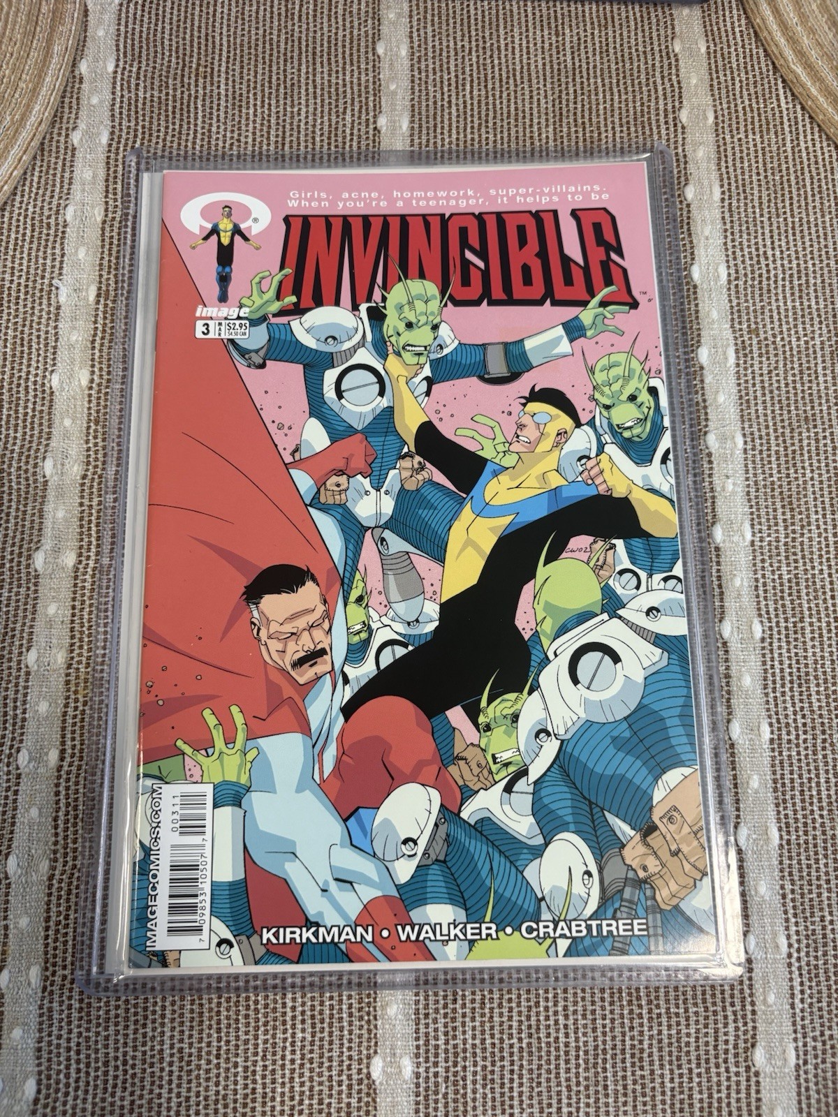 Invincible #3 1st Cover Appearance of Omni-Man (2003) Invincible #3 1st Cover Appearance of Omni-Man (2003)