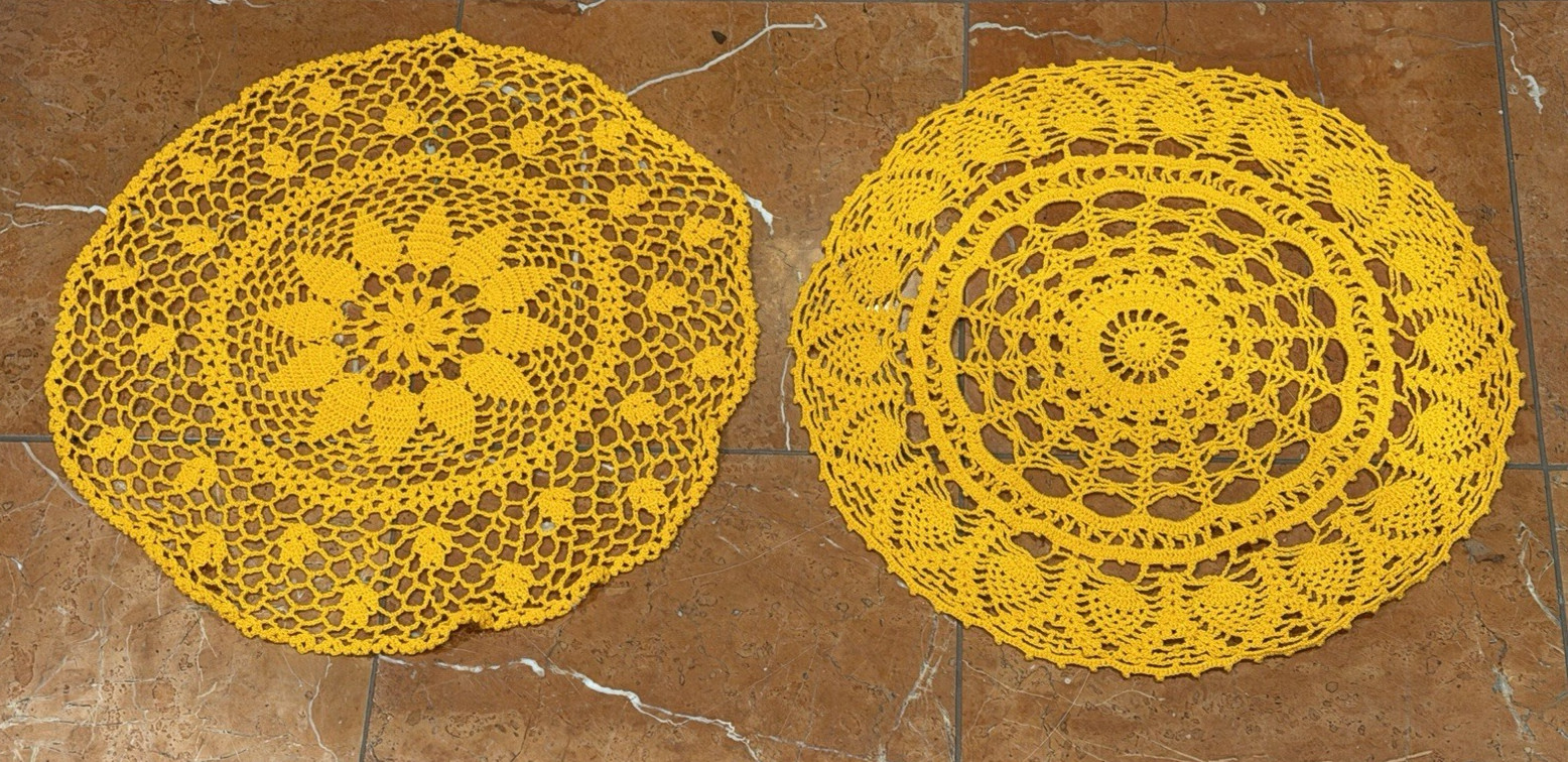 VINTAGE BRIGHT ORANGE FLORAL SHELL CROCHET HANDIWORK 15.5\