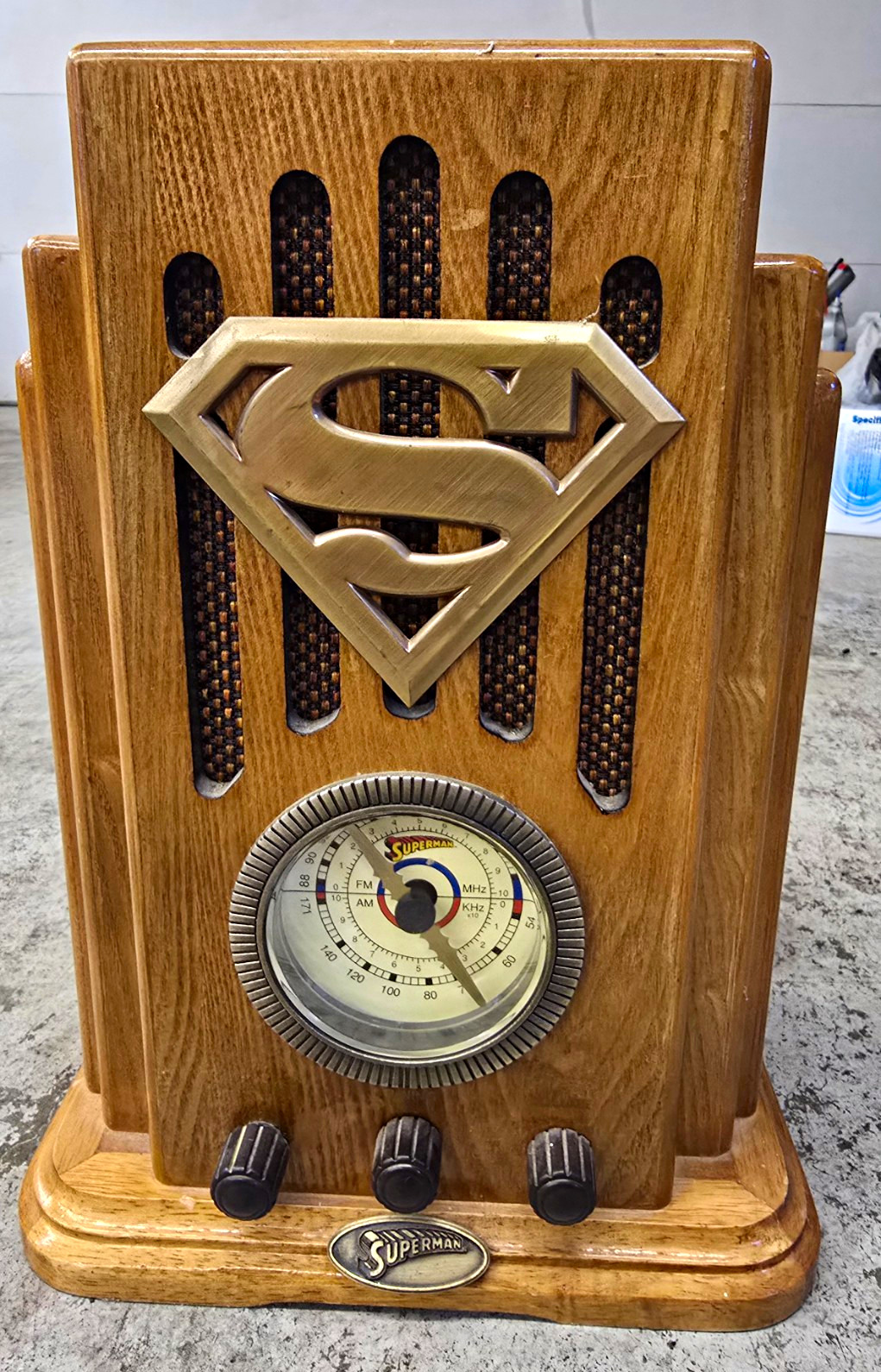 Superman Wood-Look Wooden AM/FM Tabletop Collectible Radio Superman Wood-Look Wooden AM/FM Tabletop Collectible Radio