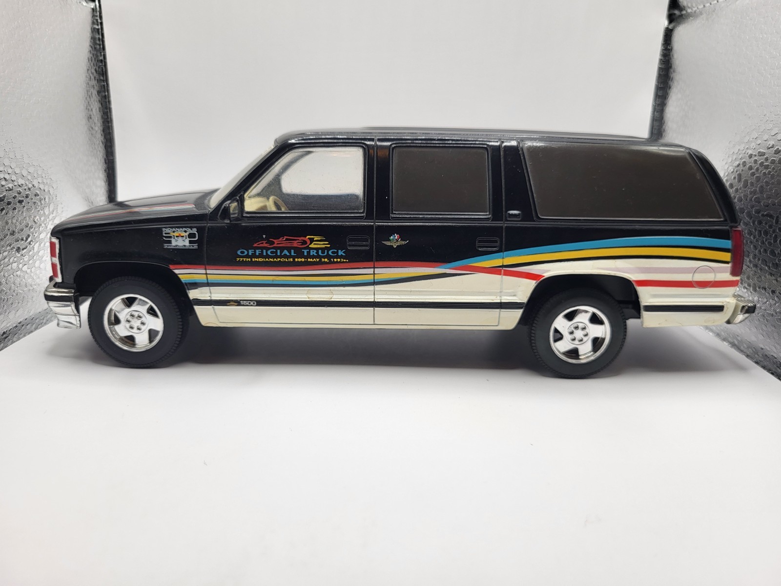 Brookfield Indianapolis 500 1993 Official Truck Chevrolet Suburban Bank 1:24 Brookfield Indianapolis 500 1993 Official Truck Chevrolet Suburban Bank 1:24
