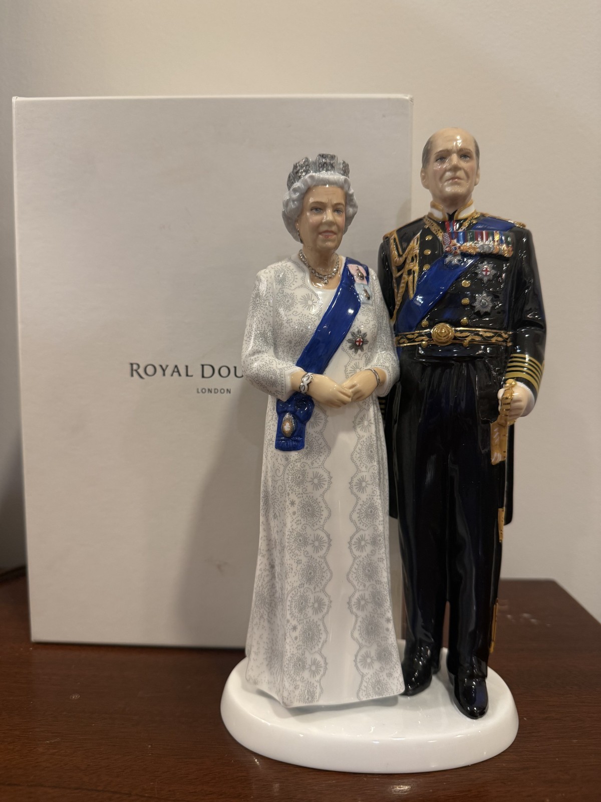 Royal Doulton HN5874 Platinum Wedding Anniversary Queen Elizabeth Philip LE 1000 Royal Doulton HN5874 Platinum Wedding Anniversary Queen Elizabeth Philip LE 1000