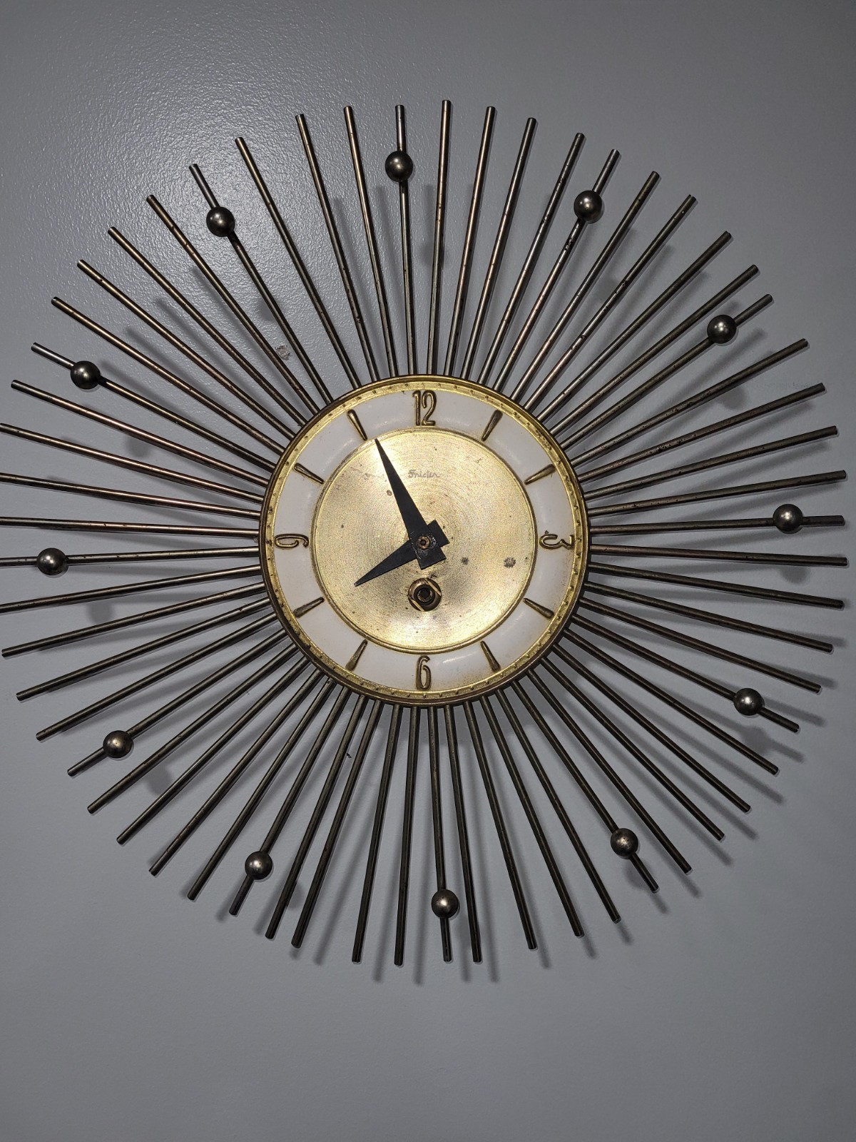 Vintage 1960s SNIDER STARBURST Wall Clock Vintage 1960s SNIDER STARBURST Wall Clock