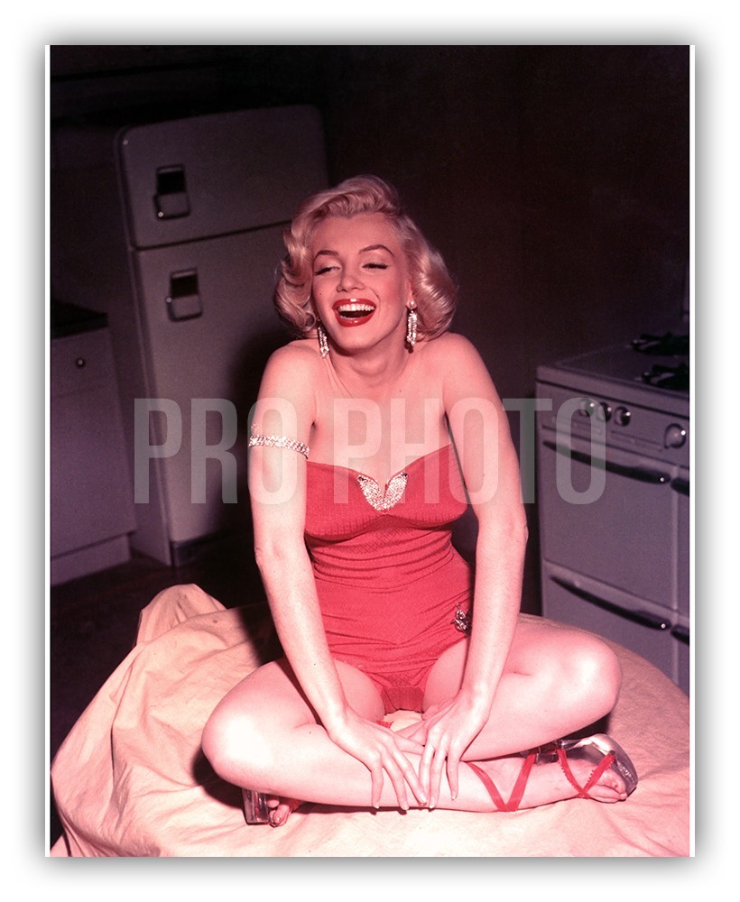 MARILYN MONROE 1953 How to Marry a Millionaire Red Swimsuit Dressing Room Photo