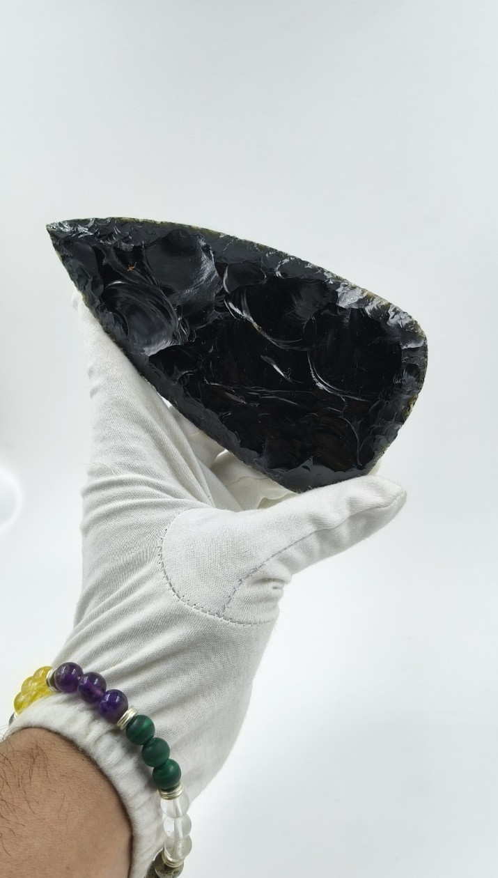 5.5–6in Obsidian Black Triangular Flint Arrowhead Translucent Native Style Point 5.5–6in Obsidian Black Triangular Flint Arrowhead Translucent Native Style Point
