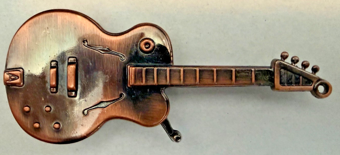 VRHTF SUPER COOL VINTAGE COUNTRY WESTERN GUITAR SHAPED CIGARETTE LIGHTER