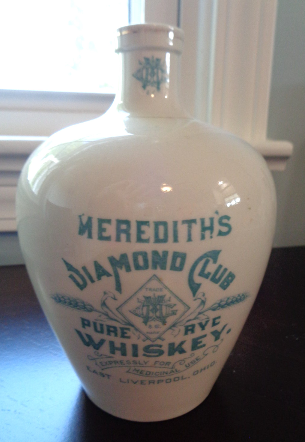 TERRIFIC ANTIQUE MEREDITH’S DIAMOND CLUB PURE RYE WHISKEY SMALL STONEWARE JUG