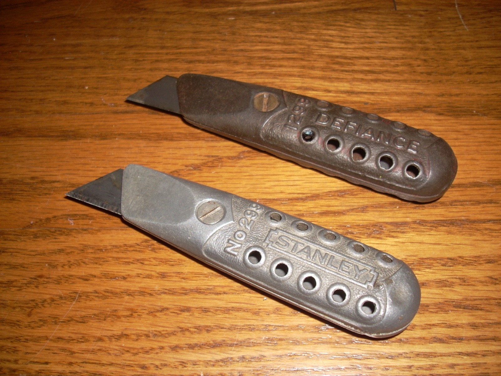 Vintage Lot of 2 Utility Knifes Or Box Cutters Defiance 1299 and Stanley 299.