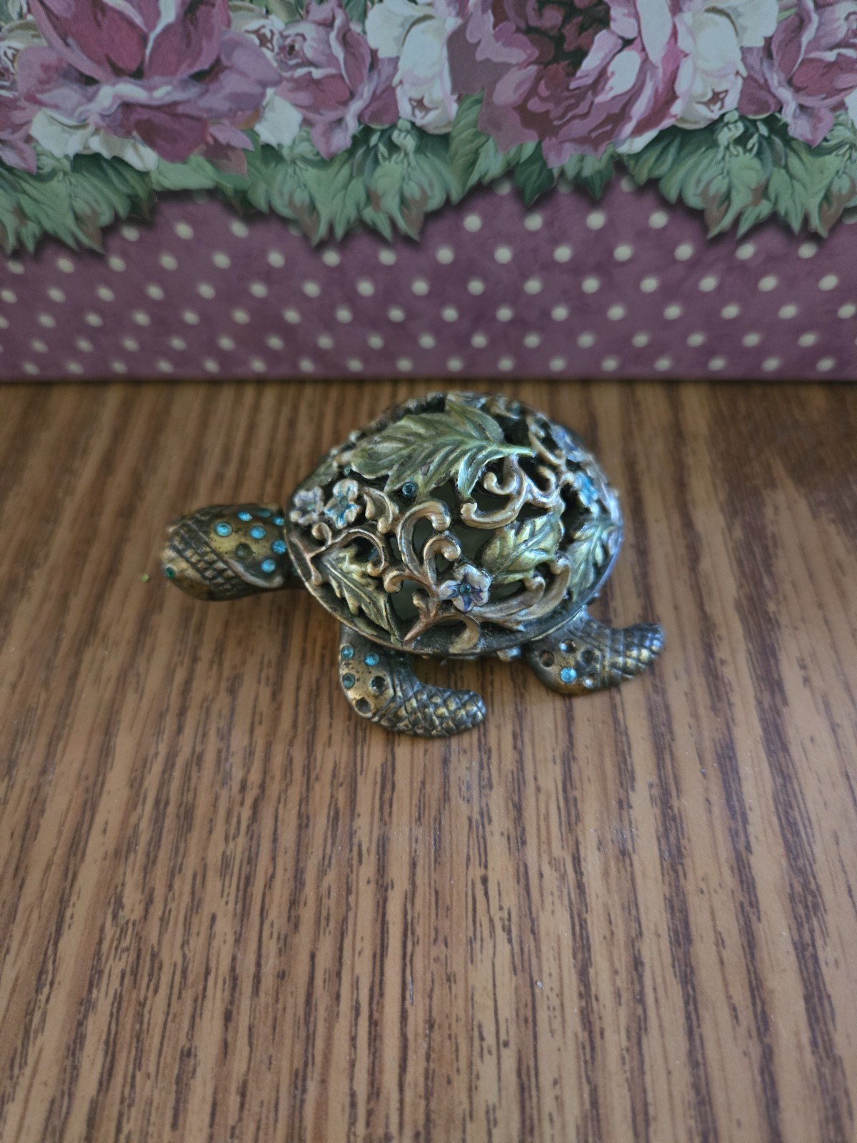 Filigreed metal with leaves turtle bejeweled trinket hinged box Filigreed metal with leaves turtle bejeweled trinket hinged box