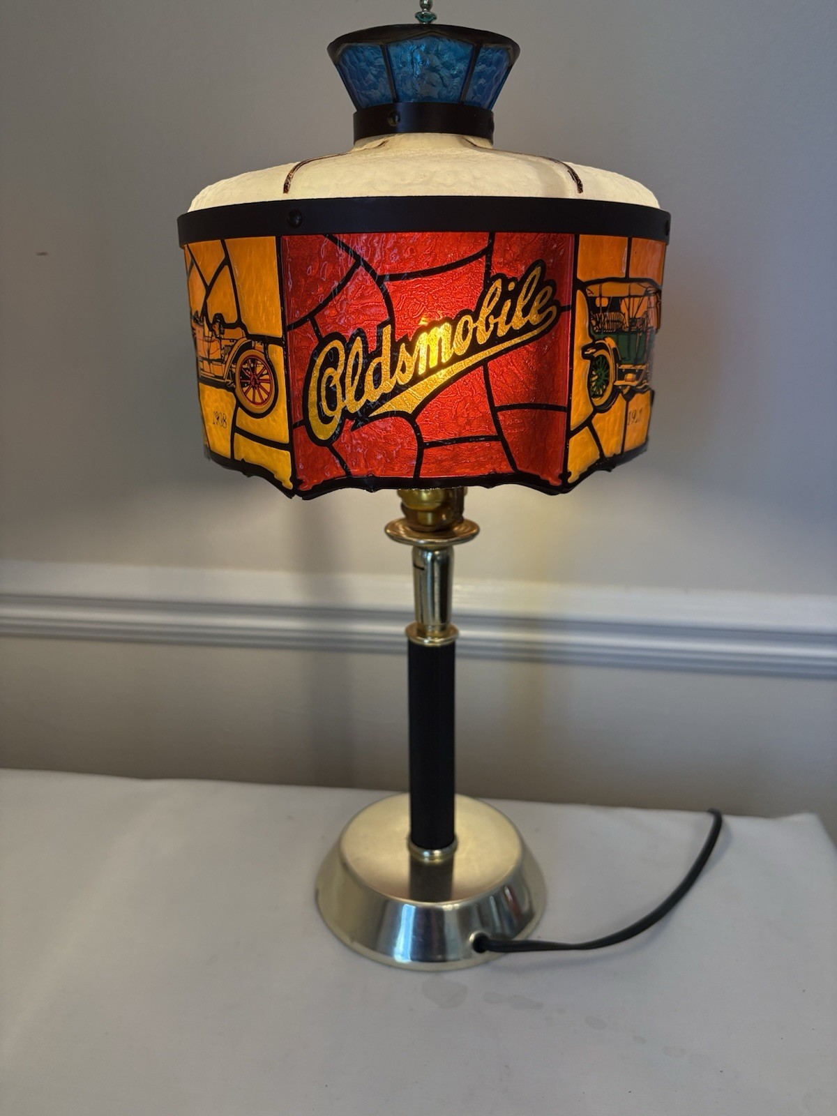 Vintage 1970s Oldsmobile Dealership Promotional Desk / Table Lamp Vintage 1970s Oldsmobile Dealership Promotional Desk / Table Lamp