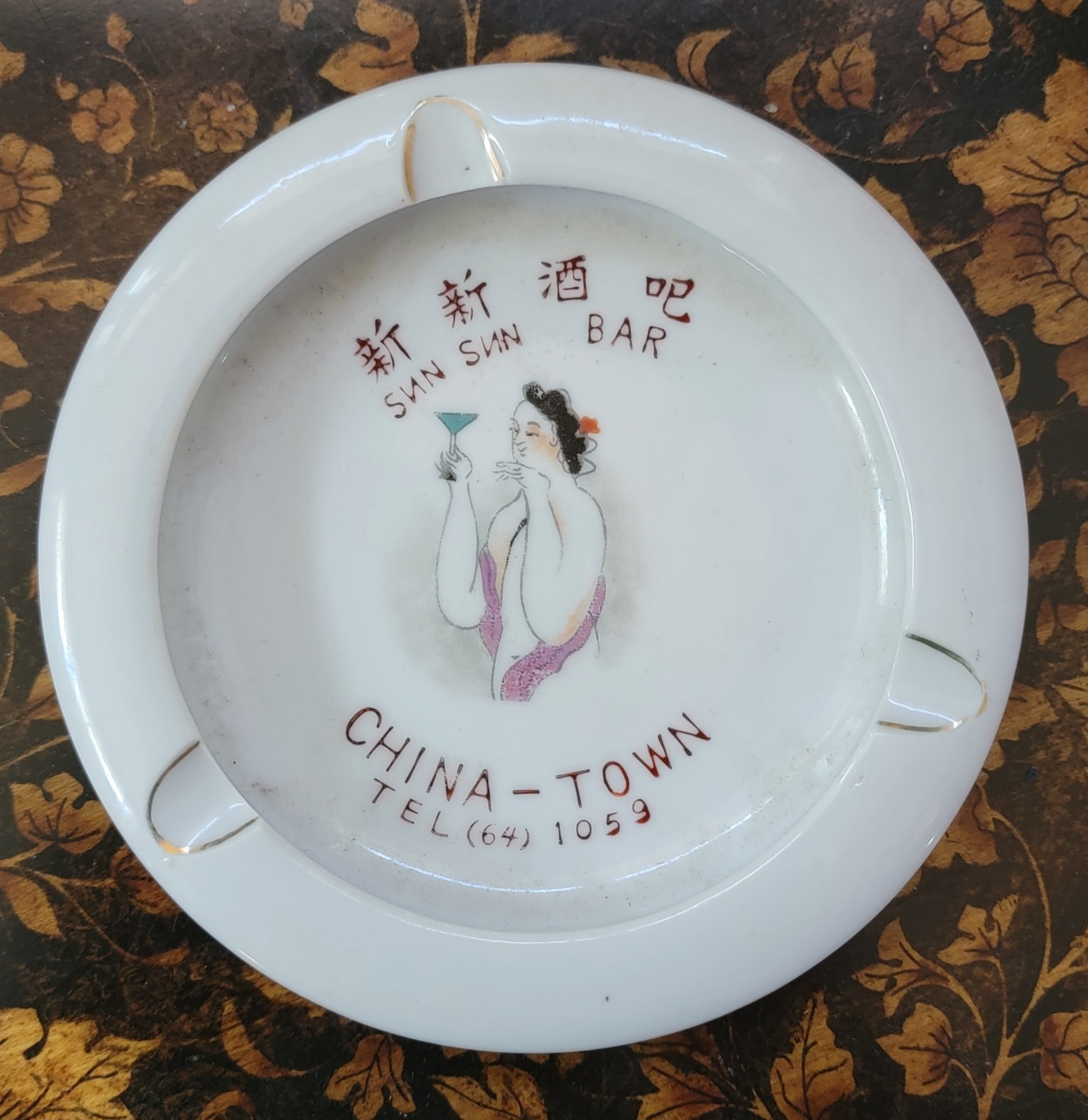 Vintage ❦ SUN SUN BAR ❦ CHINA-TOWN ❦ TEL (64) 1059 ❦ Martini Ashtray Vintage ❦ SUN SUN BAR ❦ CHINA-TOWN ❦ TEL (64) 1059 ❦ Martini Ashtray