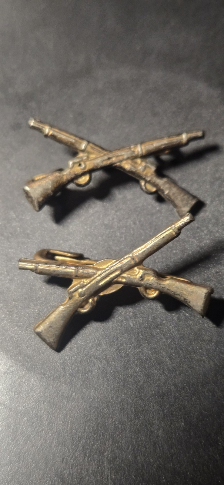 WWI Era US Army Infantry Crossed Rifles Collar Insignia Matching Pinback Pair