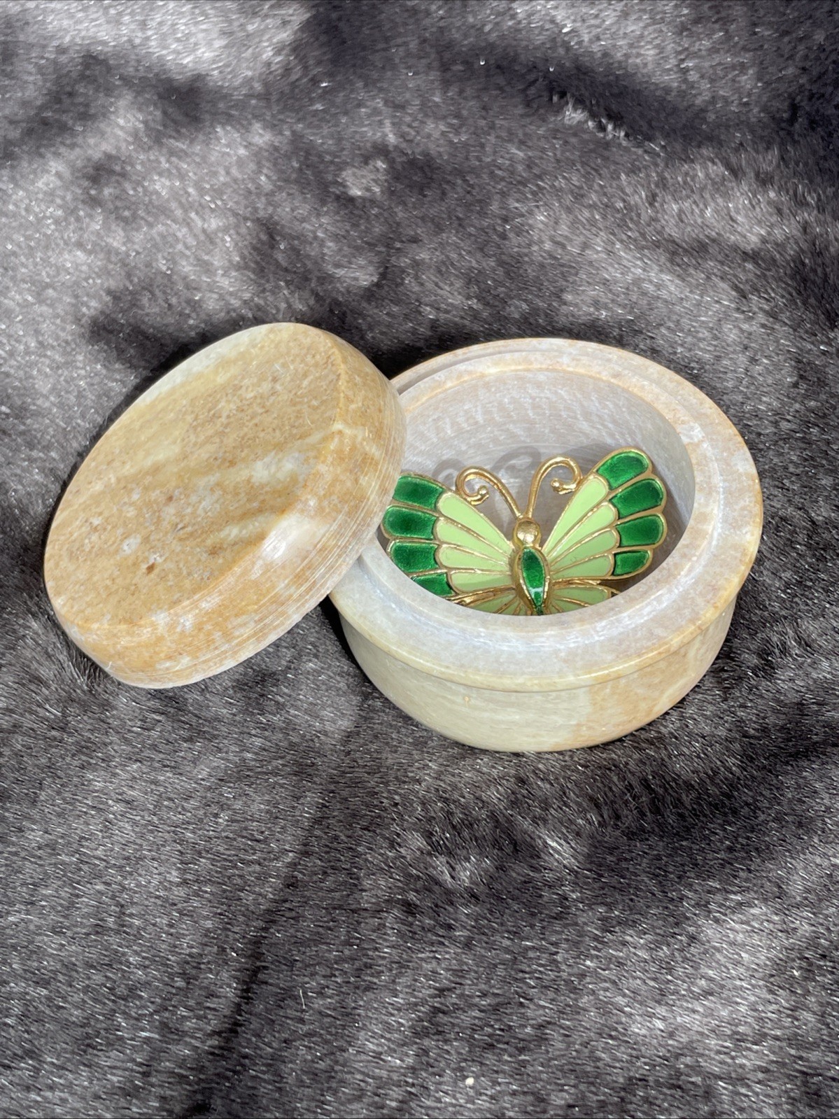 Vintage Handcrafted Round Soapstone Trinket Box Wtih Butrerfly Pin Vintage Handcrafted Round Soapstone Trinket Box Wtih Butrerfly Pin