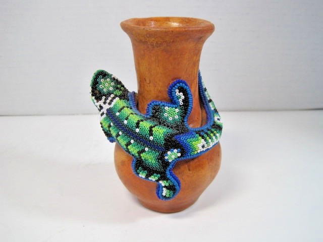 Vintage Huichol Hand Beaded Lizard On Pottery Vase Mexican Native Folk Art 5\
