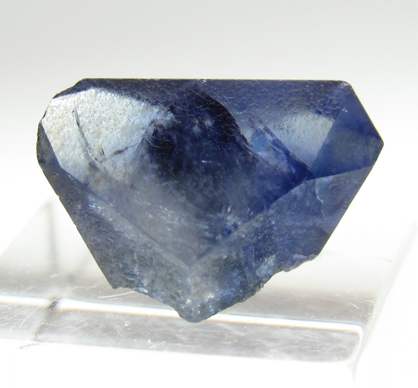 EXTRAORDINARY FACET GRADE GEM BENITOITE CRYSTAL CALIFORNIA EXTRAORDINARY FACET GRADE GEM BENITOITE CRYSTAL CALIFORNIA