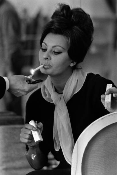 Sophia Loren smoking a cigarette the salon of the Alexandre de Par- Old Photo 2 Sophia Loren smoking a cigarette the salon of the Alexandre de Par- Old Photo 2