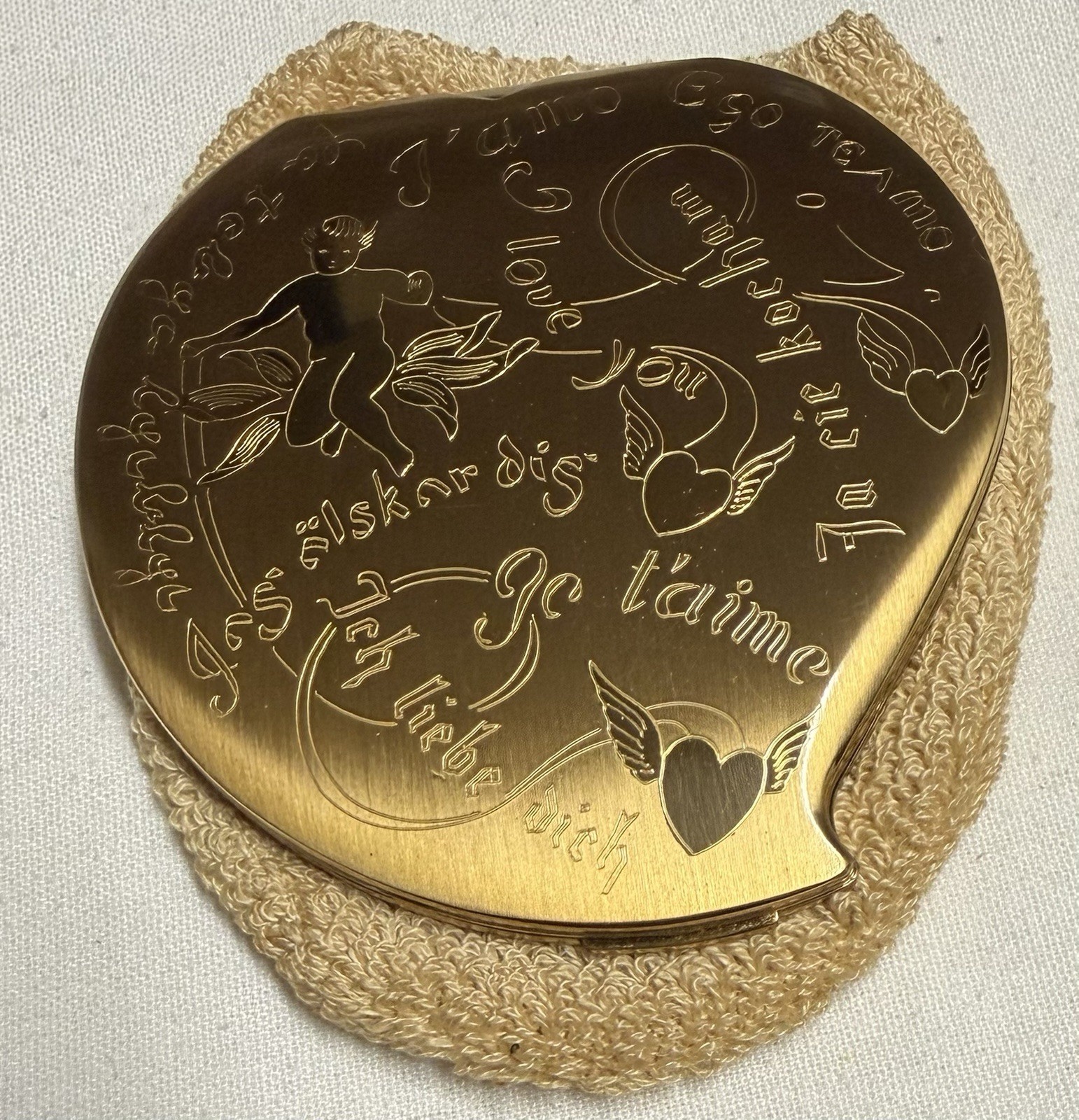 Vintage1940’s Womens Elgin American I Love You Heart Shape Cupid Powder Compact Vintage1940’s Womens Elgin American I Love You Heart Shape Cupid Powder Compact