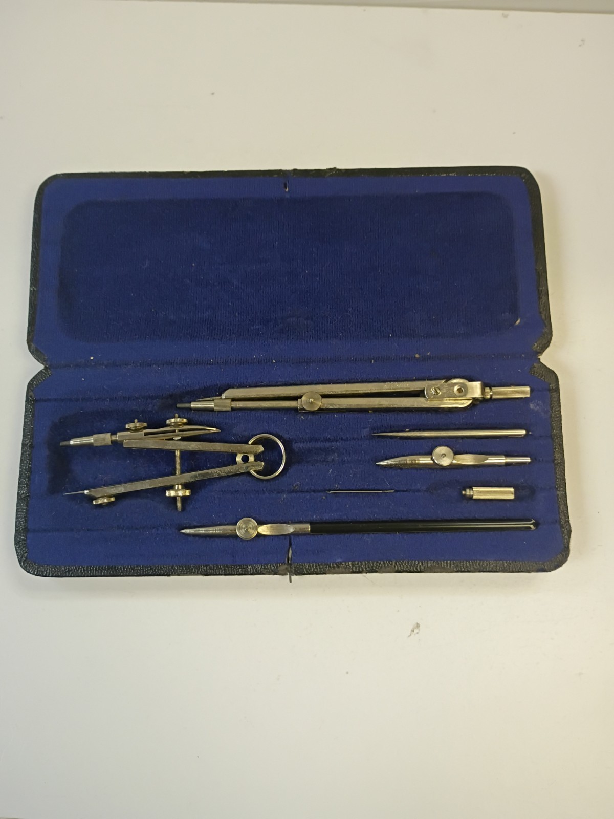 Vintage Kern Aarau Swiss Math & Engineer's 6-piece Drafting Compass Set in Case Vintage Kern Aarau Swiss Math & Engineer's 6-piece Drafting Compass Set in Case