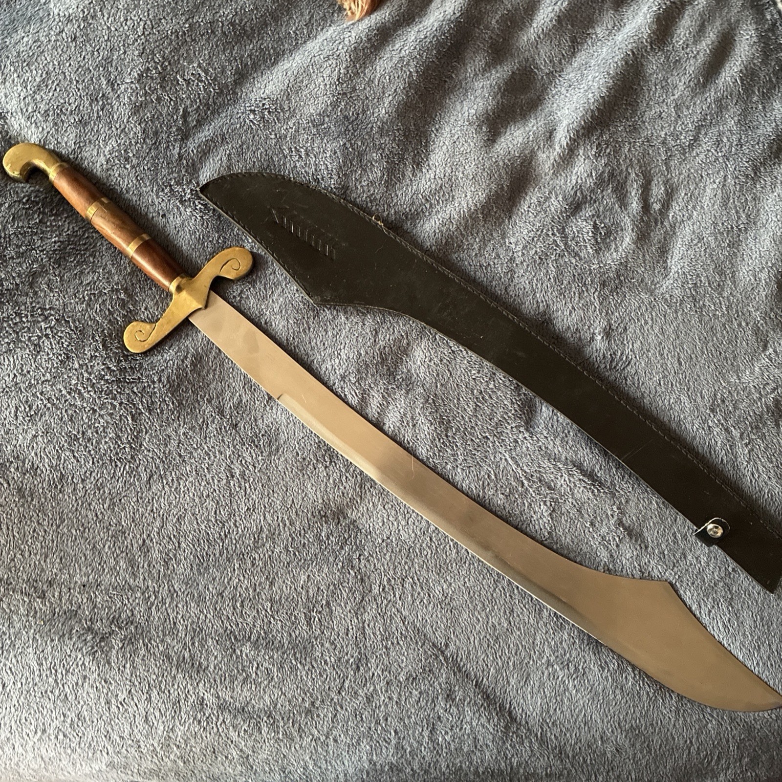 Vintage Pakistan Curved Fantasy Sword 34” Brass Hilt Wood Handle w/ Sheath Vintage Pakistan Curved Fantasy Sword 34” Brass Hilt Wood Handle w/ Sheath