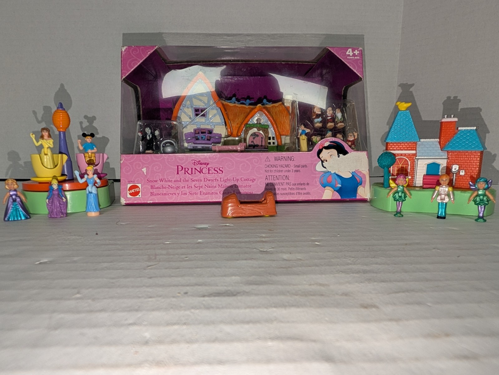 RARE HARD TO FIND NIP VINTAGE DISNEY SNOW WHITE DWARFS LIGHT UP COTTAGE PLAYSET RARE HARD TO FIND NIP VINTAGE DISNEY SNOW WHITE DWARFS LIGHT UP COTTAGE PLAYSET