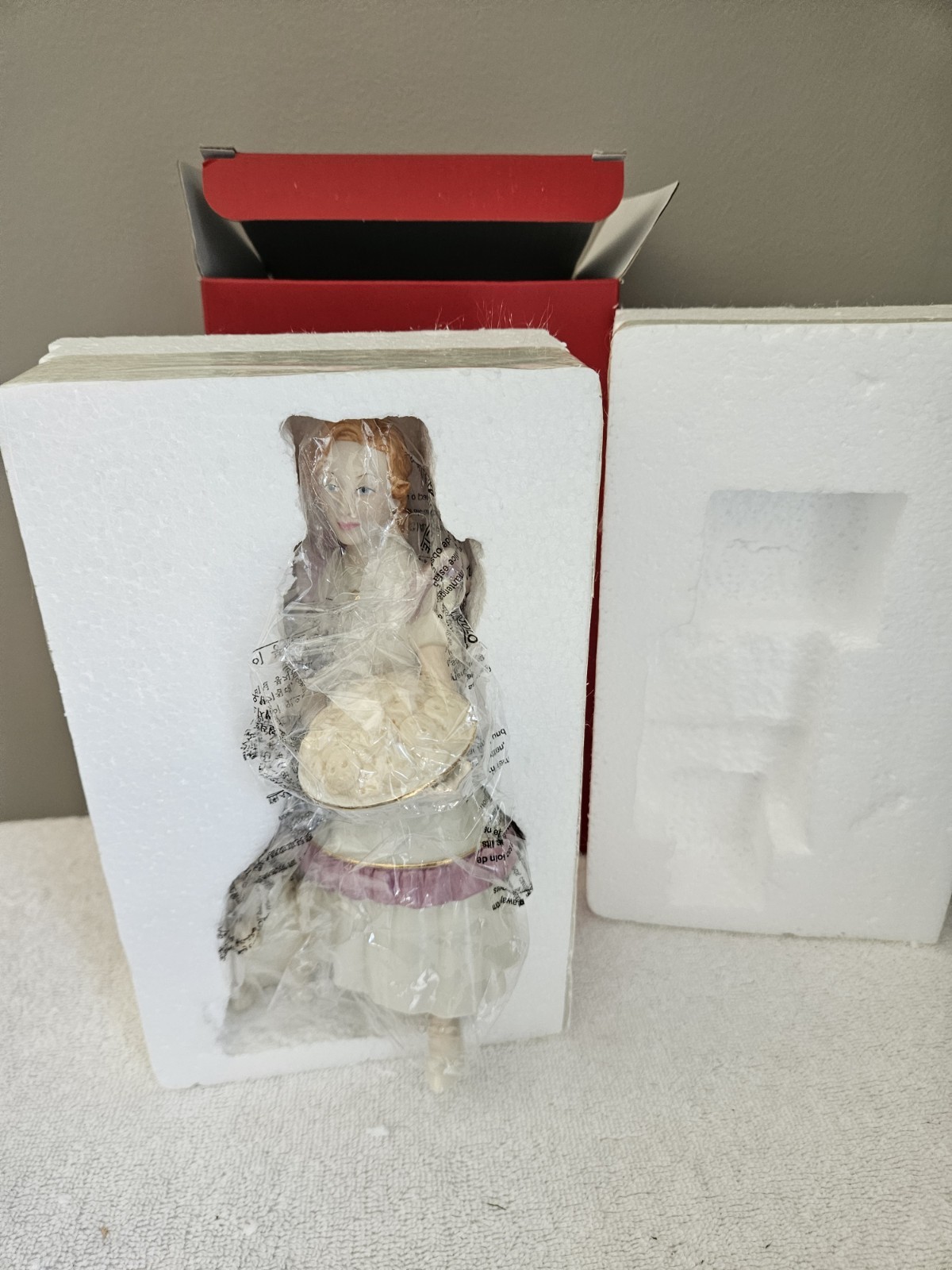 Lenox Fireplace Collection Mom Holding Cookies Figurine New In Box