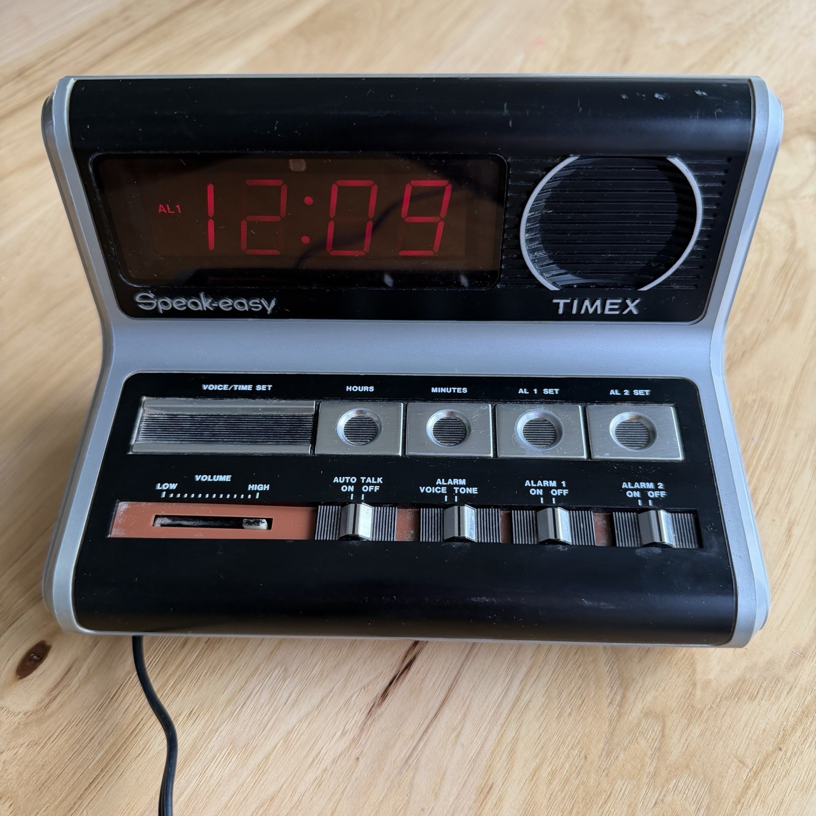 Vintage Timex Speak-Easy Talking Alarm Clock Model 7001 Red LED 9V Included Vintage Timex Speak-Easy Talking Alarm Clock Model 7001 Red LED 9V Included