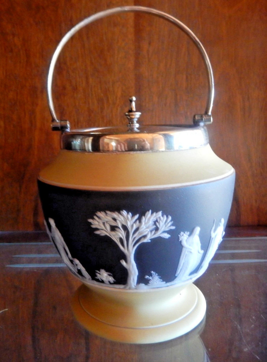 Wedgwood Etruria England (only) - TRI COLOR - Biscuit Barrel Jar - Excellent Wedgwood Etruria England (only) - TRI COLOR - Biscuit Barrel Jar - Excellent