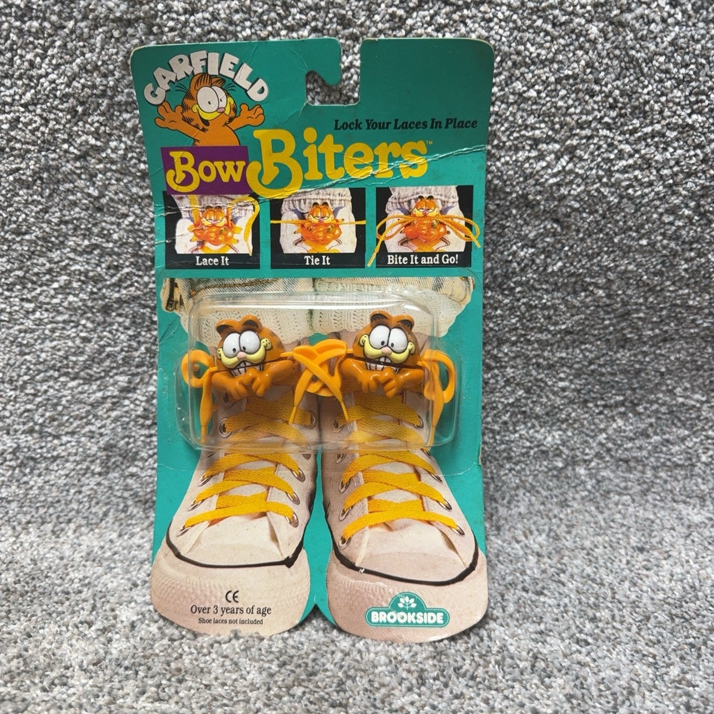 Vintage 1989 Garfield Bow Biters Shoe Lace Locks Brookside Orange Plastic NOS